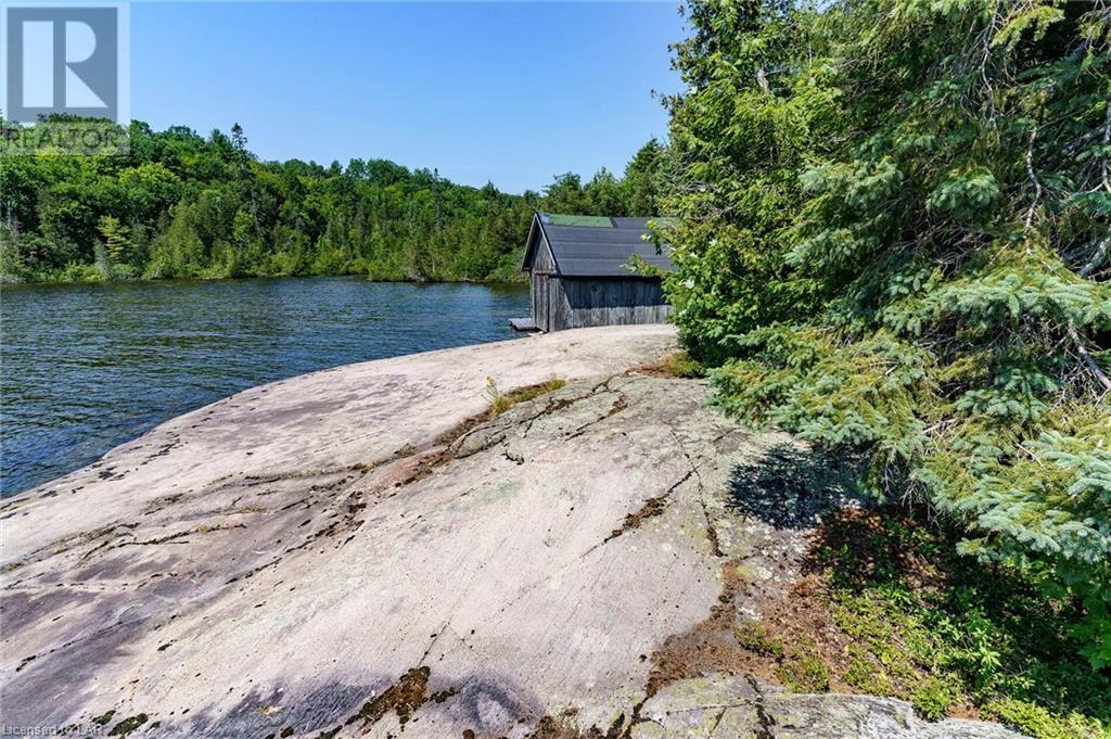 20 Beley Point Road, Rosseau, ON, P0C 1J0 274860 Laura and Derek in