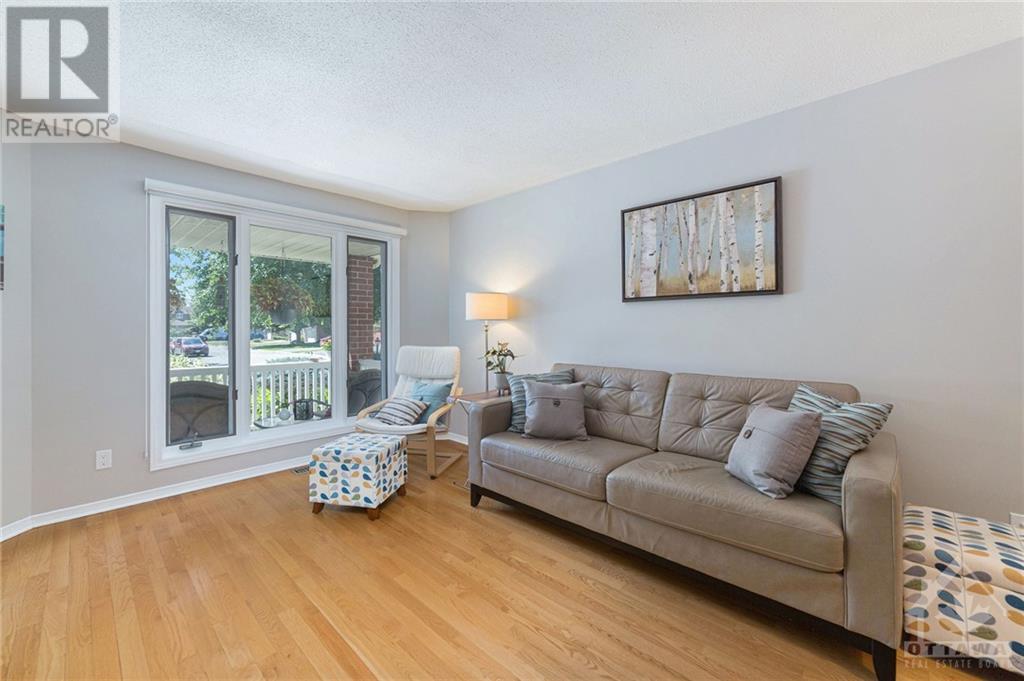 49 Beddington Avenue, Ottawa, ON, K2L 3N2 1205004 MacGowan Team