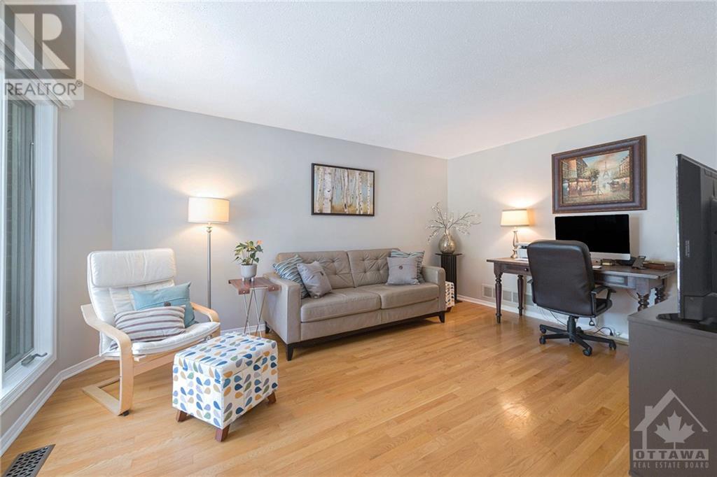 49 Beddington Avenue, Ottawa, ON, K2L 3N2 1205004 MacGowan Team