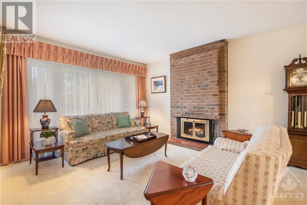 221 Penfield Drive, Kanata, ON, K2K 1M8 1212684 MacGowan Team