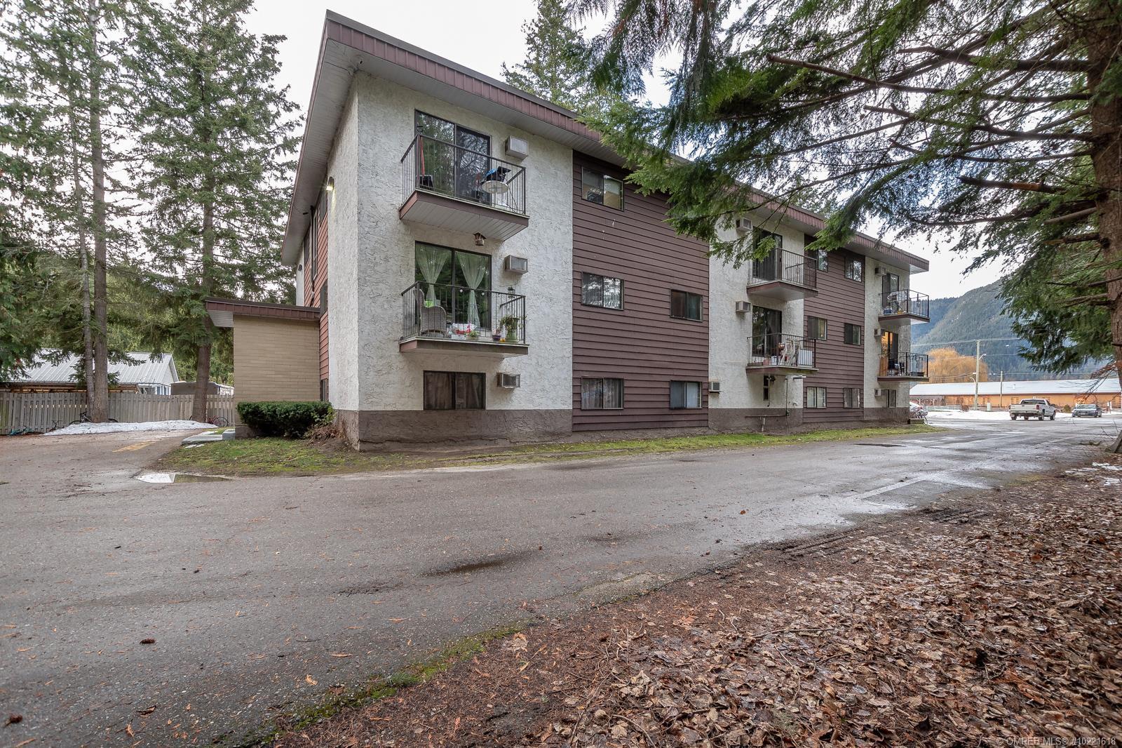 303 409 Main Street, Sicamous, BC, V0E 2V0 10221618 Kellie Pittman