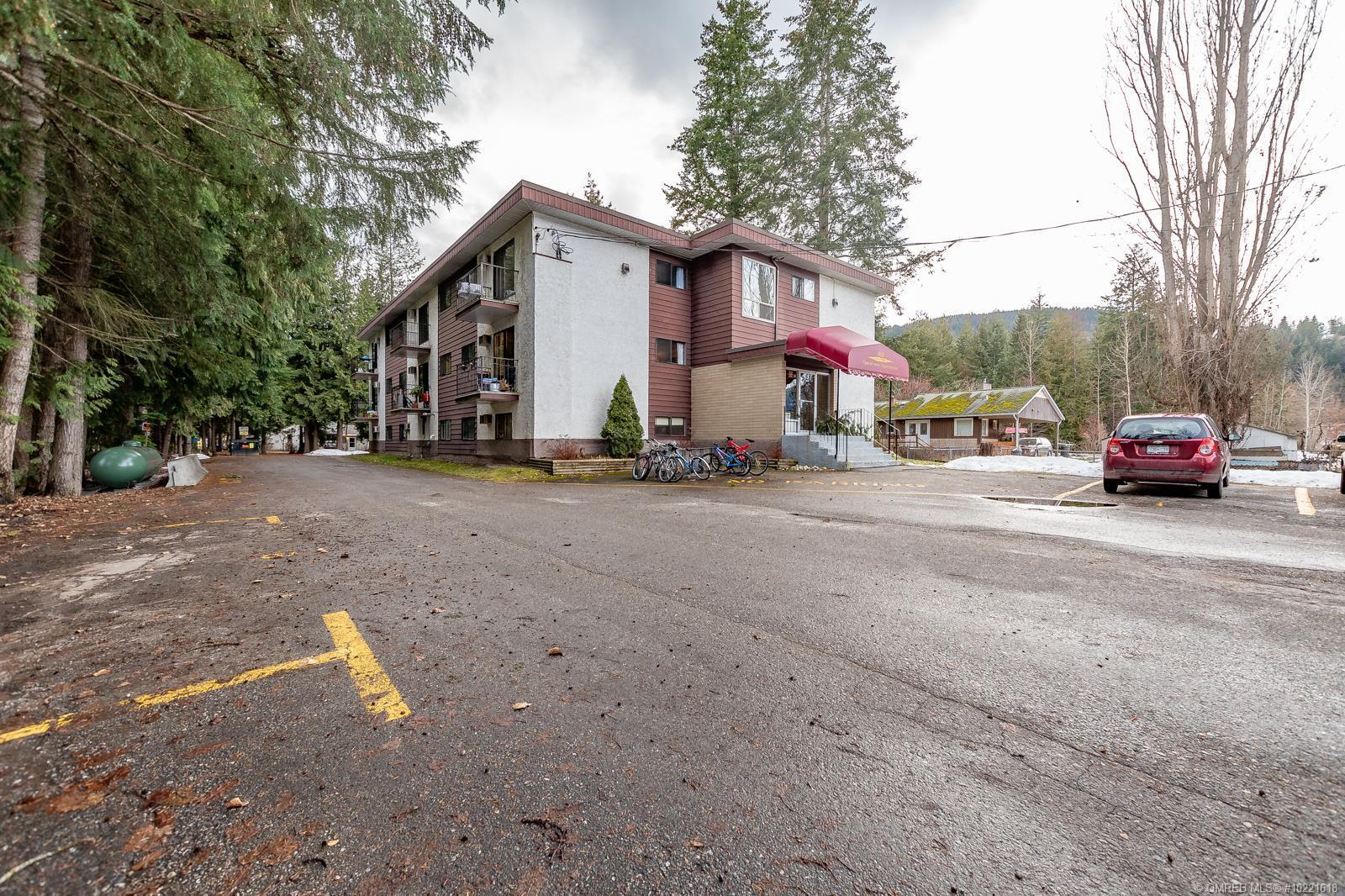 303 409 Main Street, Sicamous, BC, V0E 2V0 10221618 Kellie Pittman