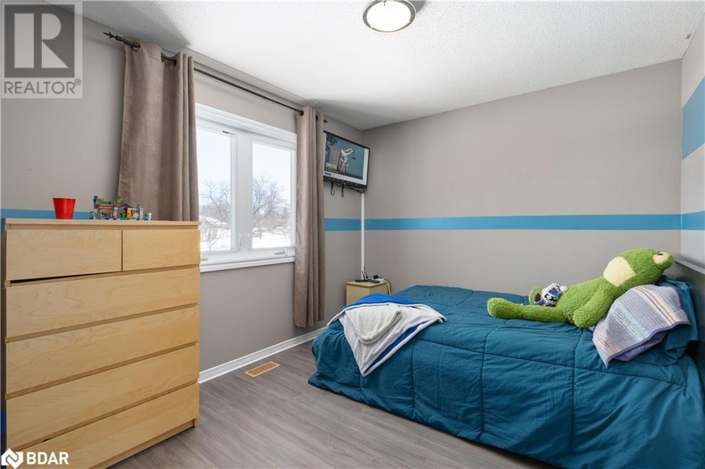 260 Dodson Road, Barrie, ON, L4N 7R5 40065213 Wendy Hill