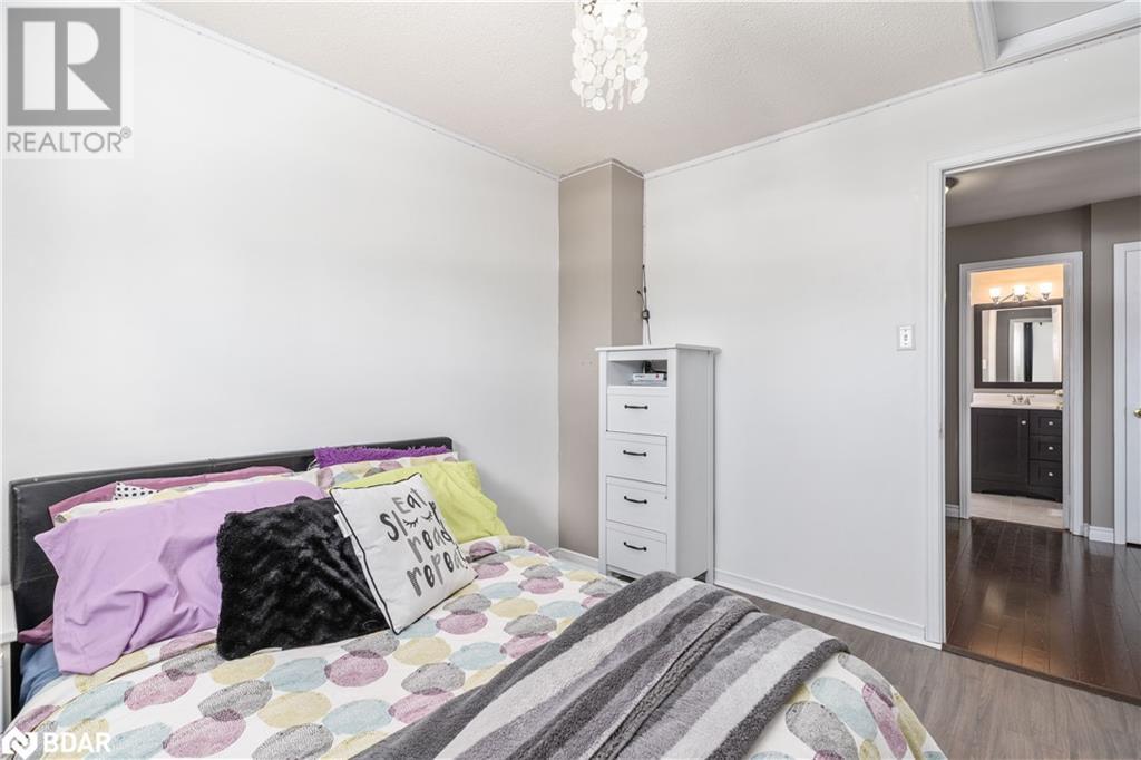 260 Dodson Road, Barrie, ON, L4N 7R5 40065213 Wendy Hill