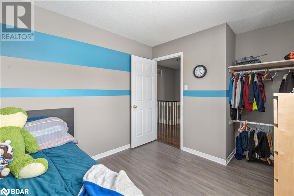 260 Dodson Road, Barrie, ON, L4N 7R5 40065213 Wendy Hill