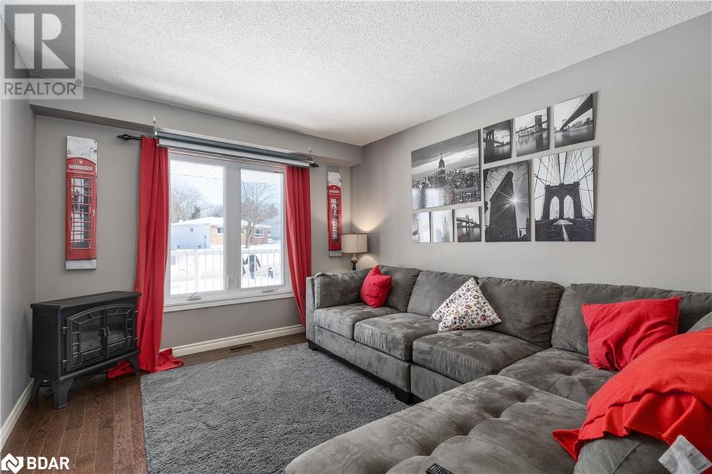 260 Dodson Road, Barrie, ON, L4N 7R5 40065213 Wendy Hill