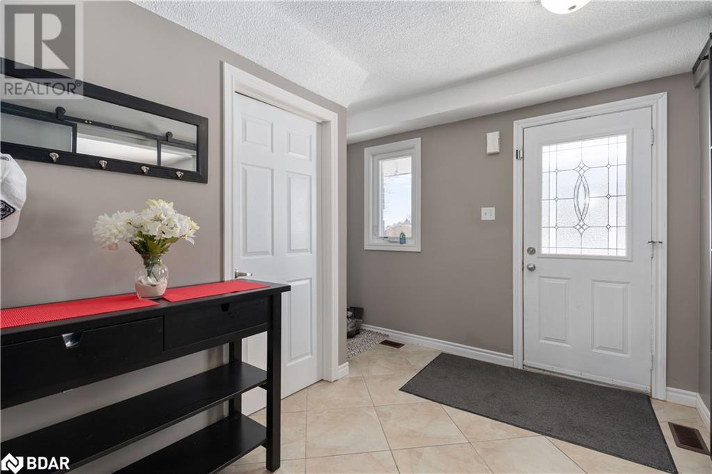 260 Dodson Road, Barrie, ON, L4N 7R5 40065213 Wendy Hill