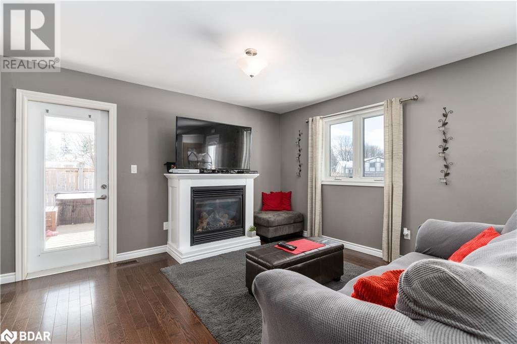 260 Dodson Road, Barrie, ON, L4N 7R5 40065213 Wendy Hill