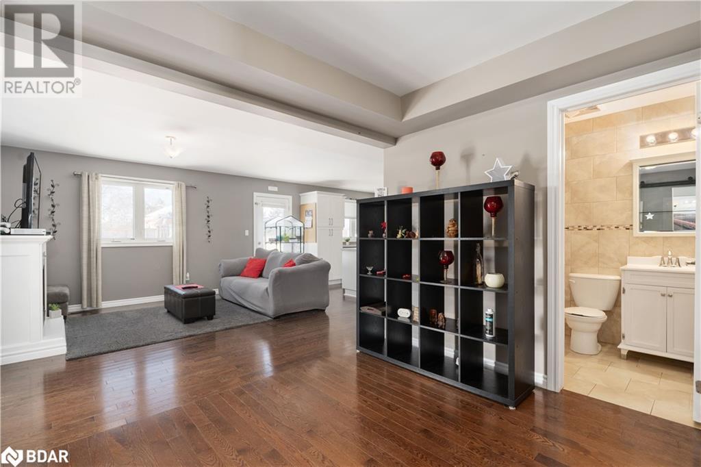 260 Dodson Road, Barrie, ON, L4N 7R5 40065213 Wendy Hill