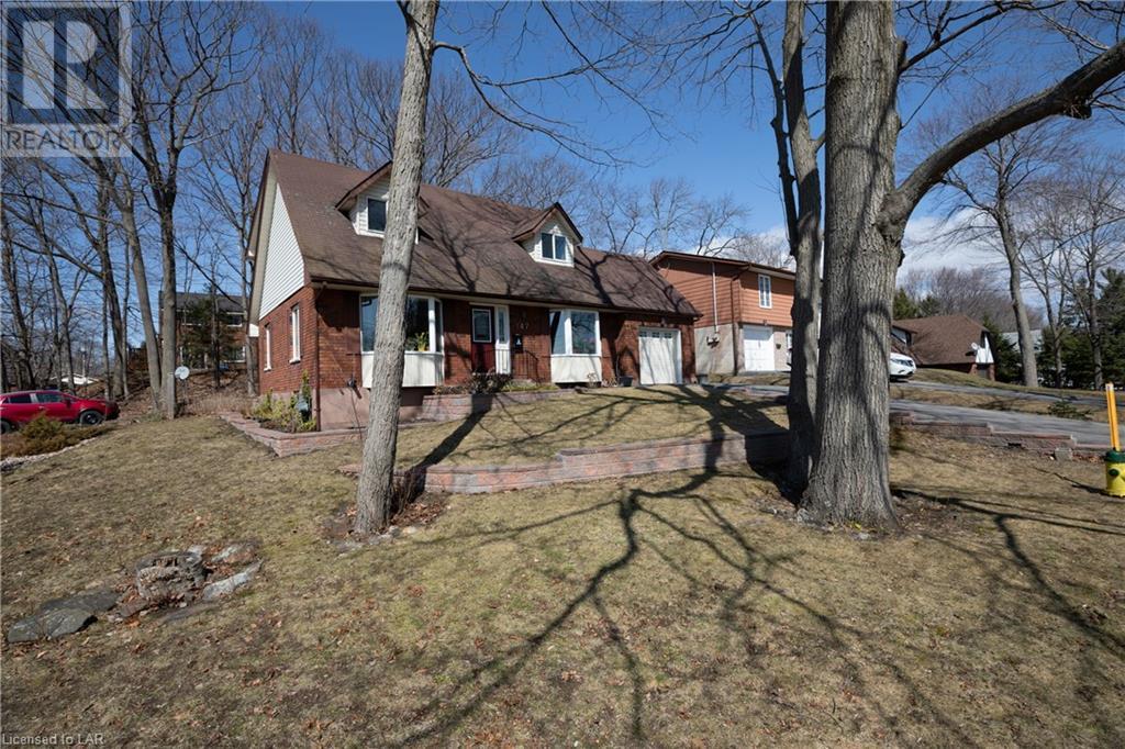 147 Isabella Street, Parry Sound, ON, P2A 1N3 40091387 Laura and