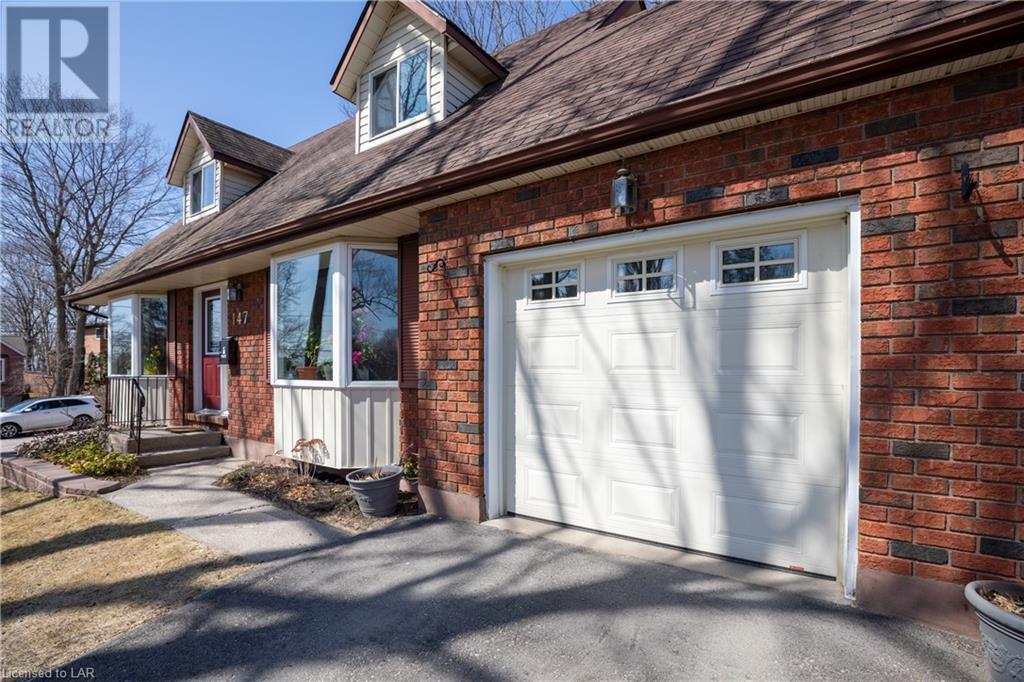 147 Isabella Street, Parry Sound, ON, P2A 1N3 40091387 Laura and