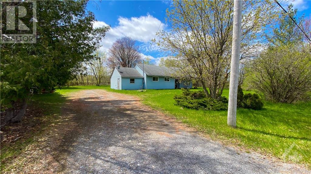 3037 Carp Road, Carp, ON, K0A 1L0 1240027 MacGowan Team Mike, Ken