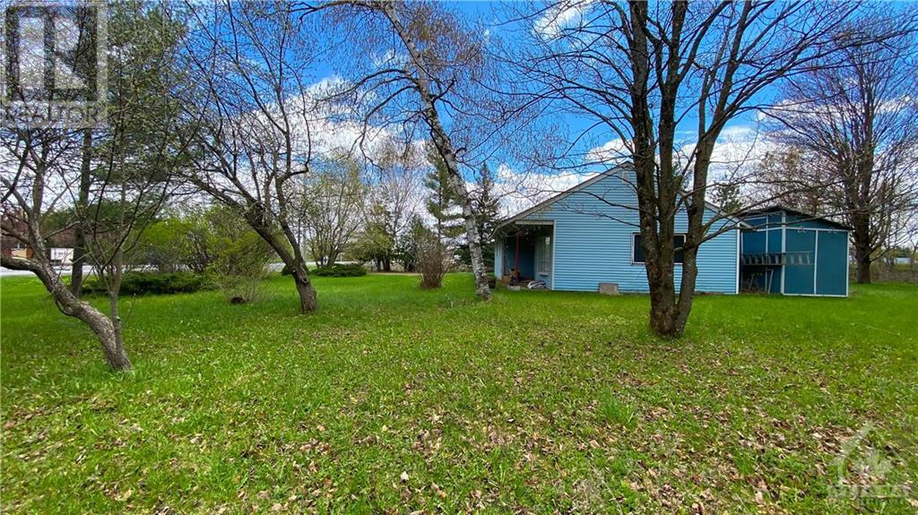 3037 Carp Road, Carp, ON, K0A 1L0 1240027 MacGowan Team Mike, Ken