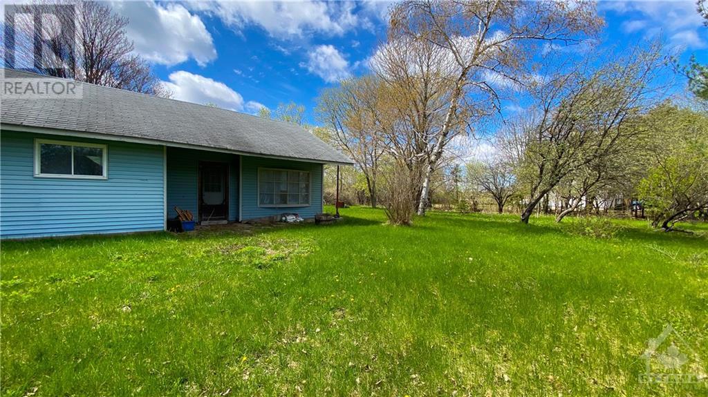 3037 Carp Road, Carp, ON, K0A 1L0 1240027 MacGowan Team Mike, Ken