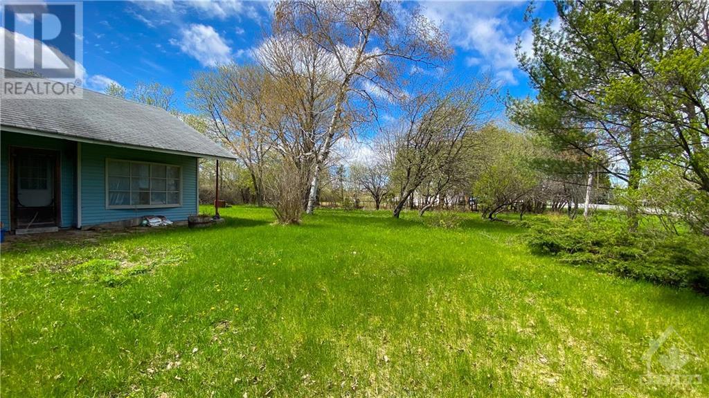 3037 Carp Road, Carp, ON, K0A 1L0 1240027 MacGowan Team Mike, Ken