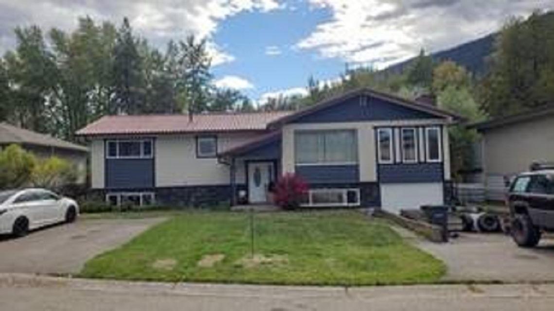 244 Blue Spruce Crescent, Sparwood, BC, V0B 2G0 2460523 RE/MAX Elk