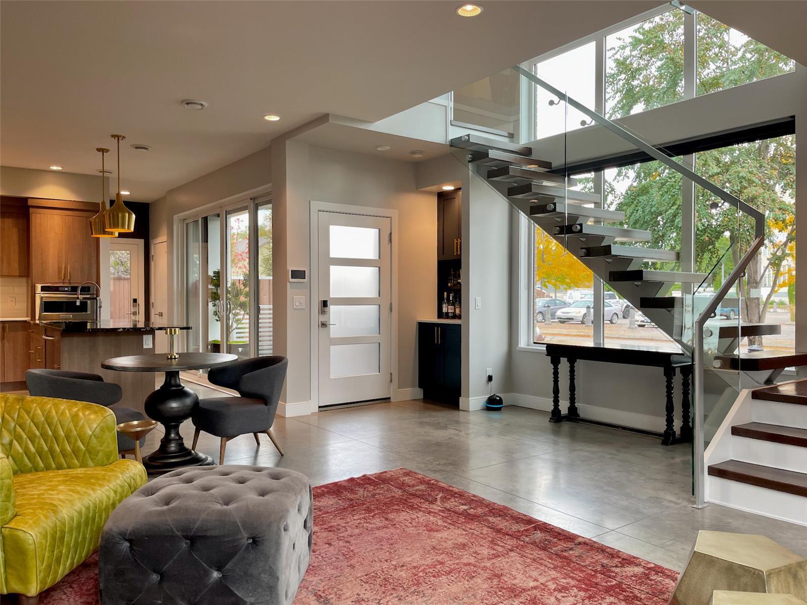 550 Cawston Avenue, Kelowna, BC, V1Y 6Z4 10243820 Chris Cyca