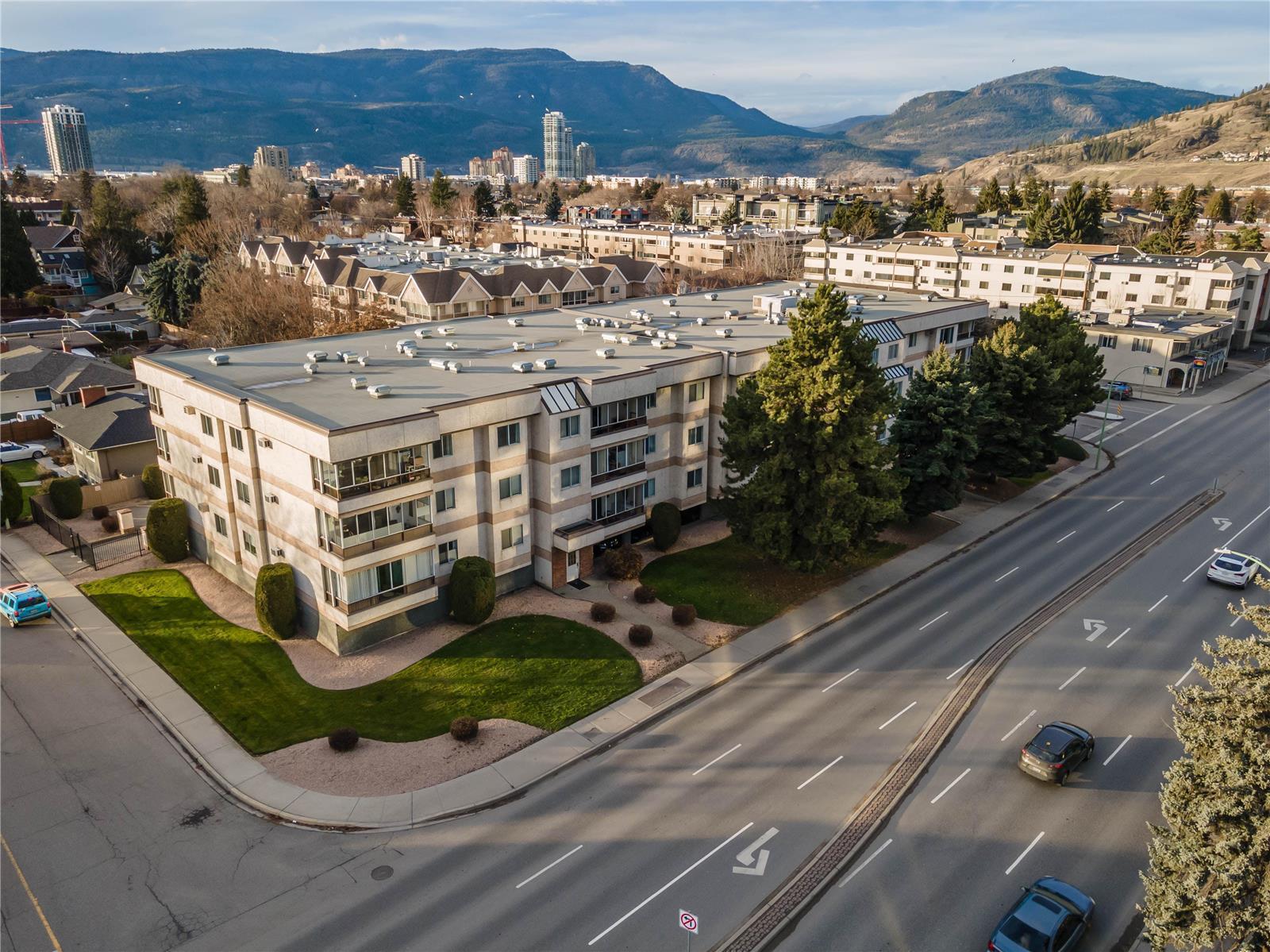 308 1610 Gordon Drive, Kelowna, BC, V1Y 3G9 10245452 Chris Cyca