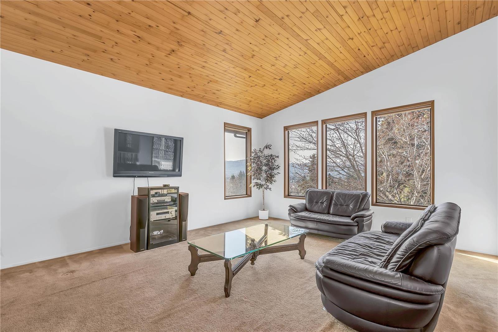 933 Montcalm Drive, Kelowna, BC, V1Y 3M8 10249401 Amir Shahidi