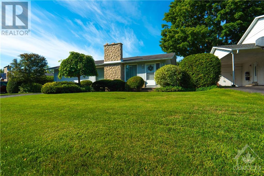 137 Country Lane W, Kanata, ON, K2L 1J6 1311531 MacGowan Team Mike, Ken & Daren