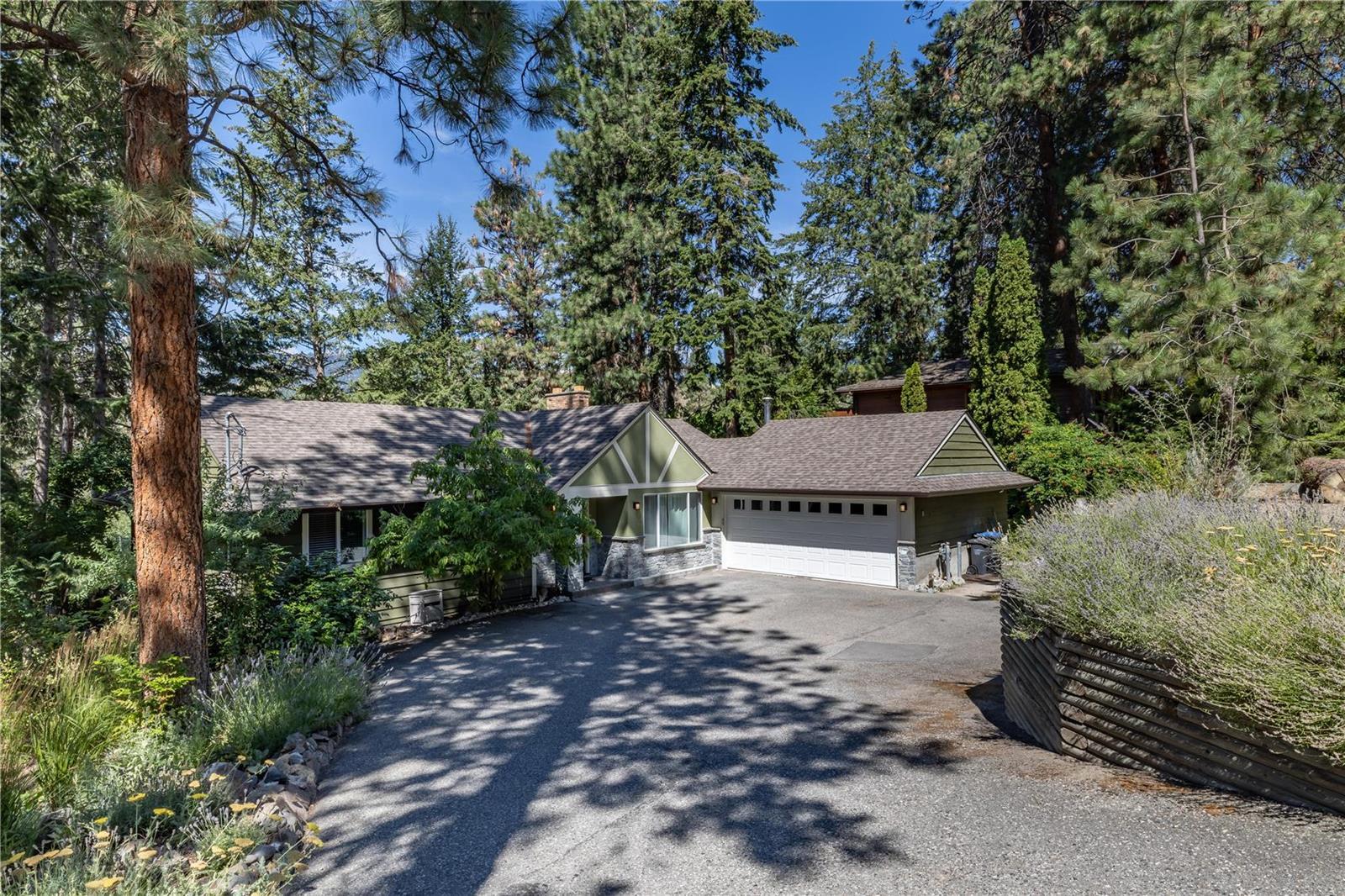 366 Clifton Road N, Kelowna, BC, V1V 1N4 10263185 Amir Shahidi Personal Real Estate