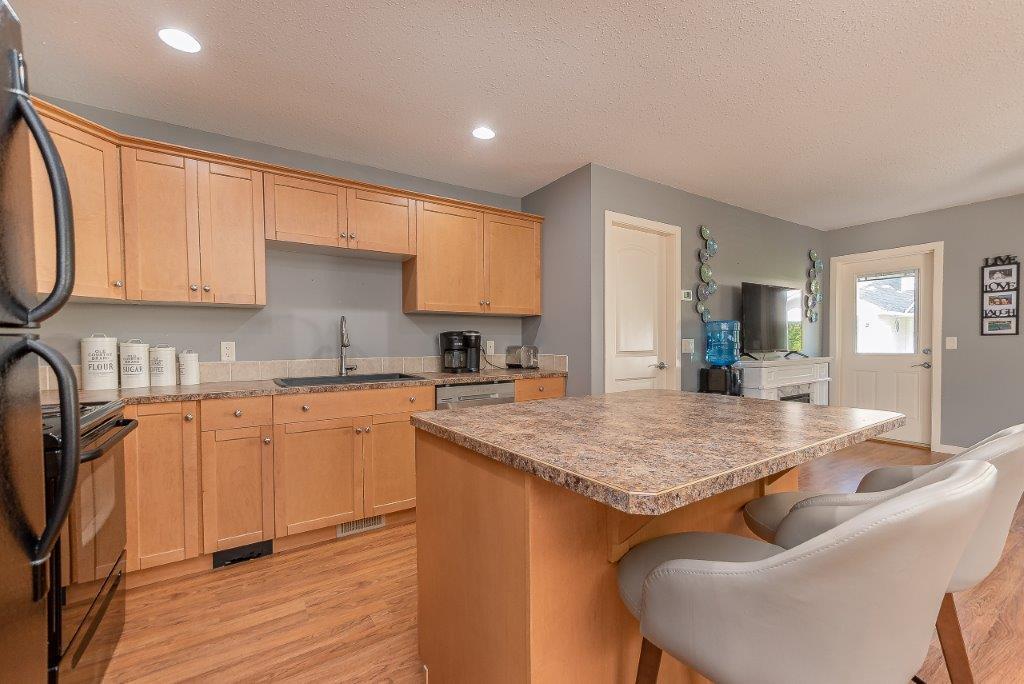 113, 222 Martin Street, Sicamous, BC, V0E 2V1 10263517 Kellie Pittman