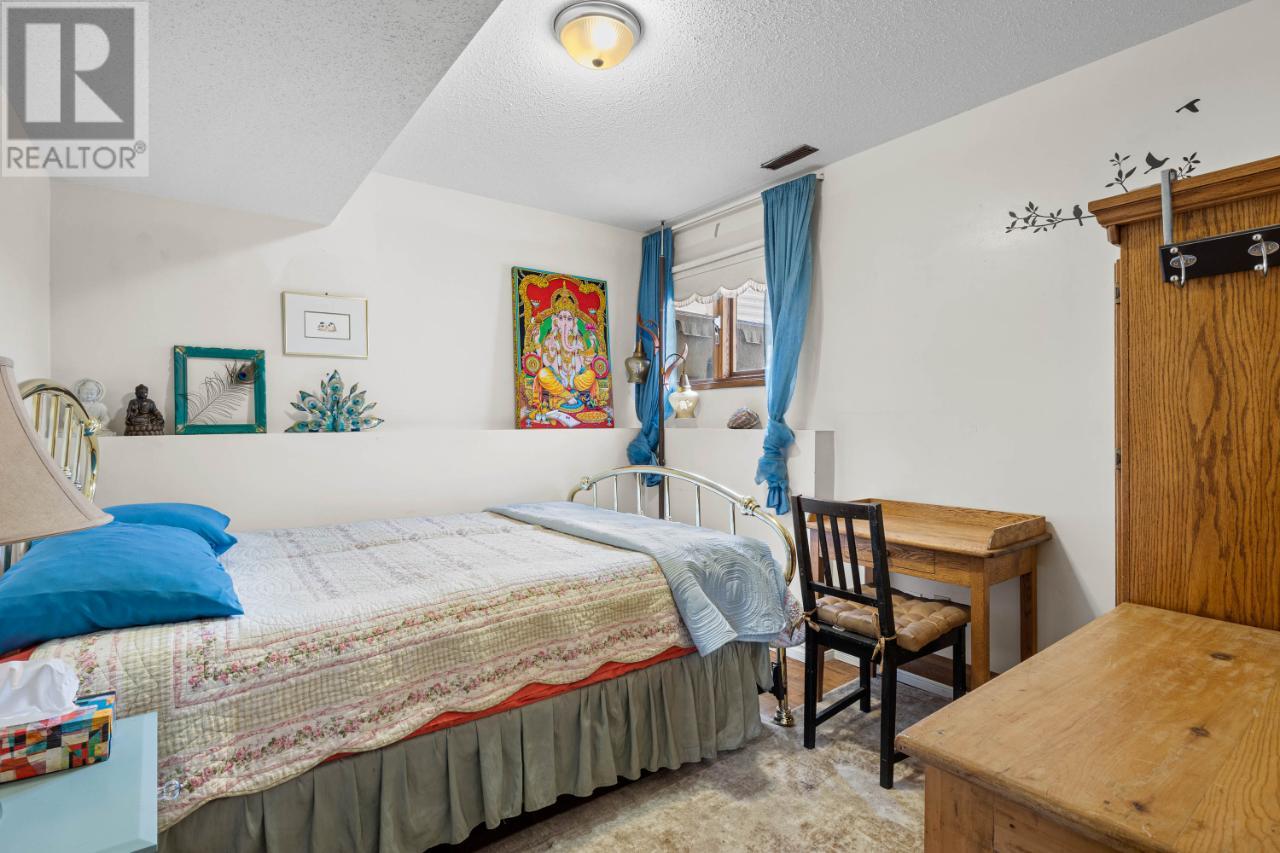 409 Alexander Ave, Kamloops, BC, V2B 3R5 171750 Amanda Mitchell