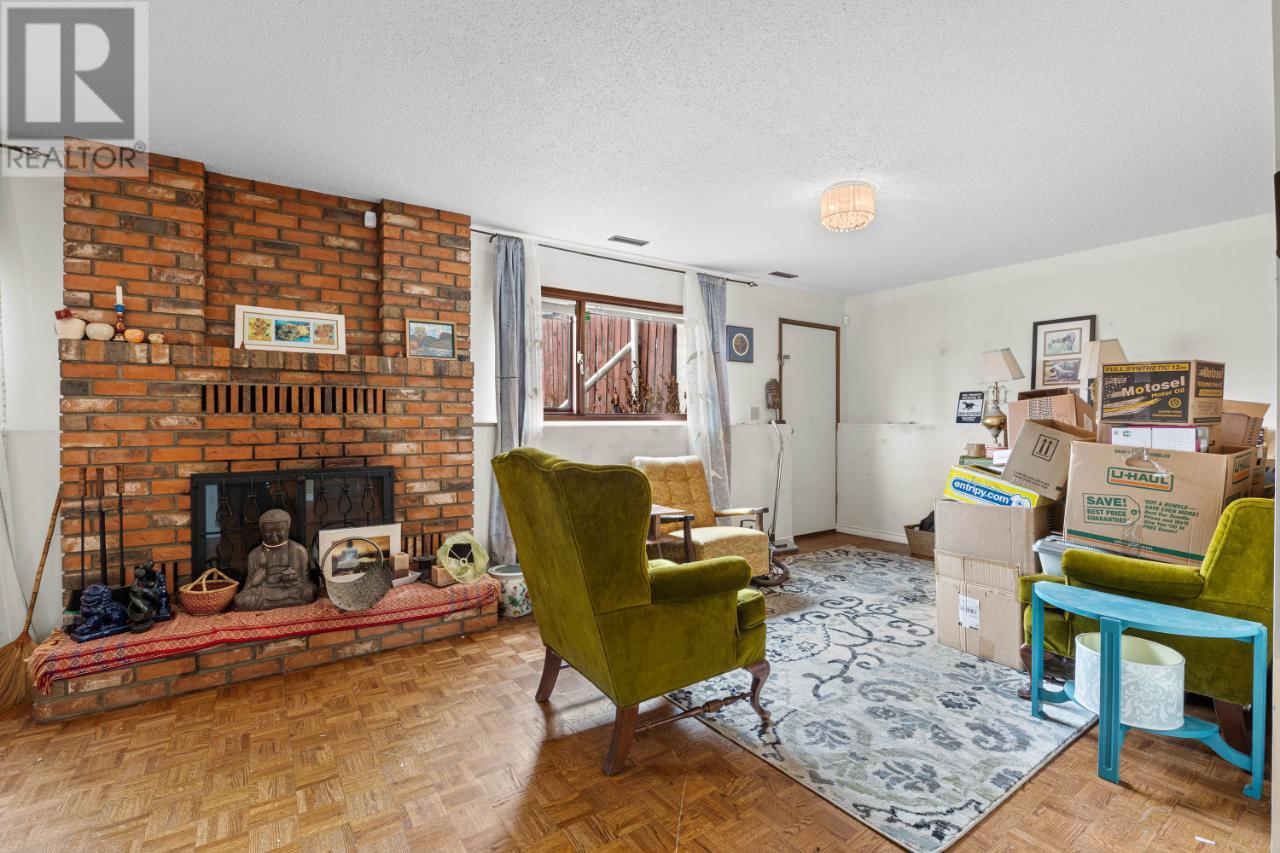 409 Alexander Ave, Kamloops, BC, V2B 3R5 171750 Amanda Mitchell