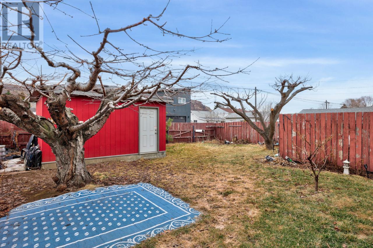 409 Alexander Ave, Kamloops, BC, V2B 3R5 171750 Amanda Mitchell