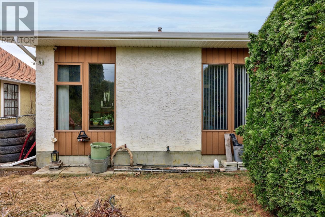 409 Alexander Ave, Kamloops, BC, V2B 3R5 171750 Amanda Mitchell