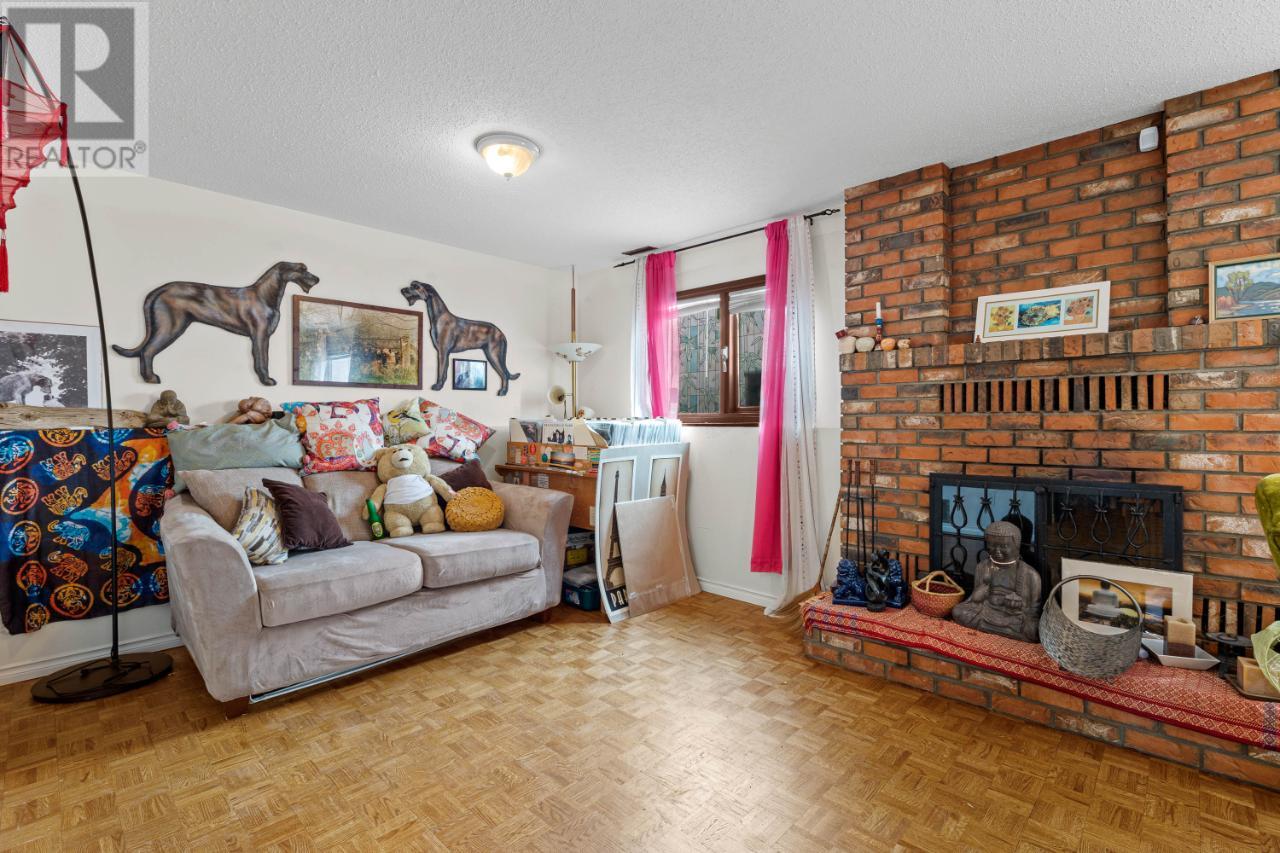 409 Alexander Ave, Kamloops, BC, V2B 3R5 171750 Amanda Mitchell