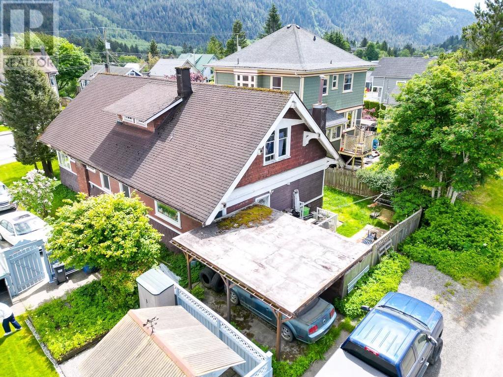 333 5th Avenue, Prince Rupert, BC, V8J 1R8 R2831794 Thai Pham