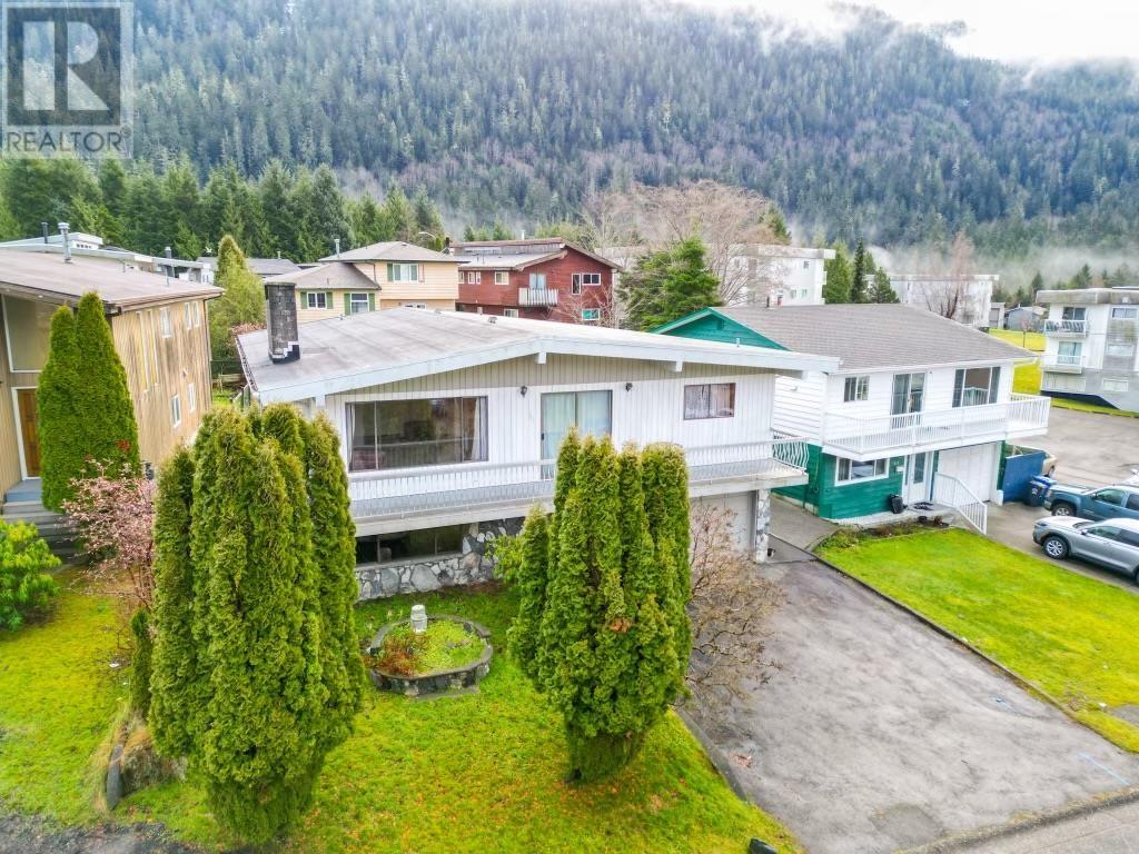 541 Cassiar Avenue, Prince Rupert, BC, V8J 3Z4 R2840863 Thai Pham