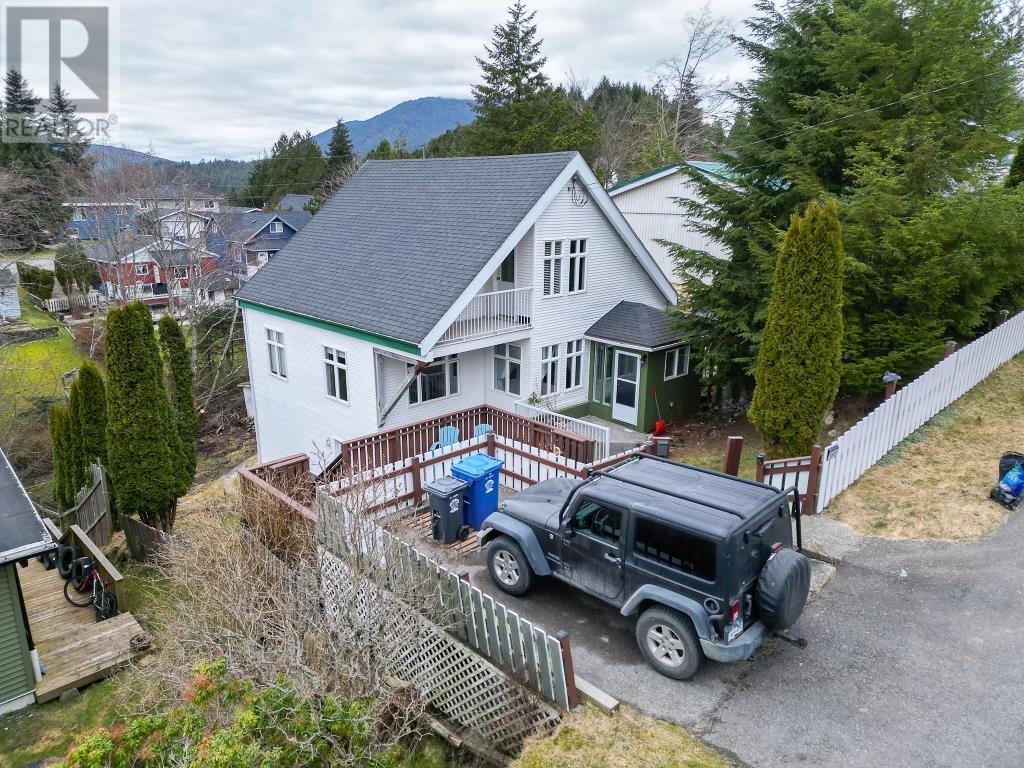 1041 6th Avenue, Prince Rupert, BC, V8J 1X7 R2853035 Thai Pham