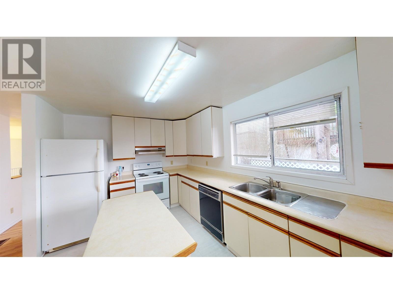 1507 11th Avenue, Prince Rupert, BC, V8J 2X5 R2866851 Thai Pham