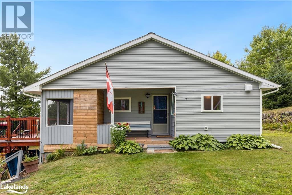 9 Courland Road, Ahmic Harbour, ON, P0A 1A0 40566186 Laura and