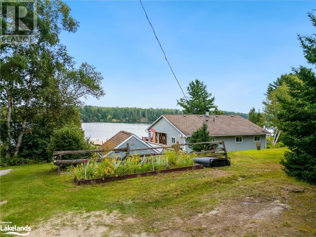 9 Courland Road, Ahmic Harbour, ON, P0A 1A0 40566186 Laura and
