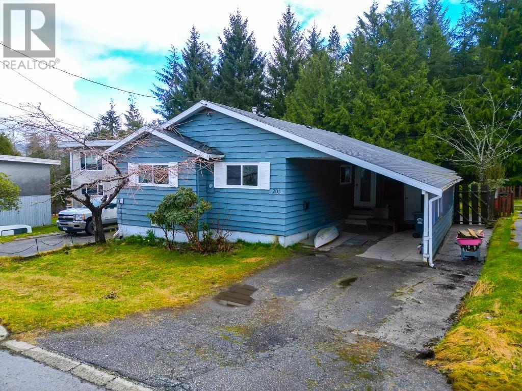 205 Crestview Drive, Prince Rupert, BC, V8J 2Z6 R2871185 Thai Pham