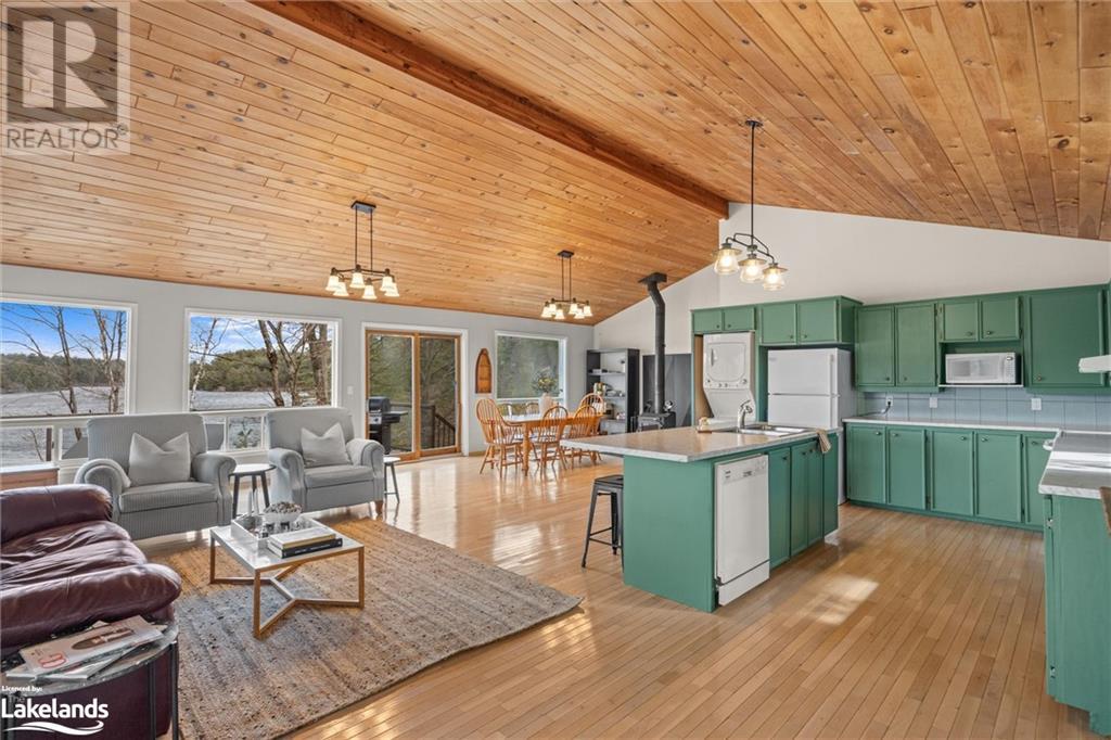 1020 Pine Ridge Road, Gravenhurst, ON, P1P 1R3 40571500 Laura and