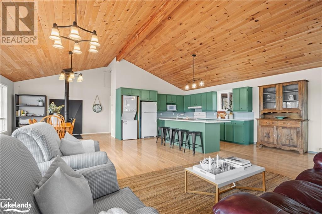 1020 Pine Ridge Road, Gravenhurst, ON, P1P 1R3 40571500 Laura and