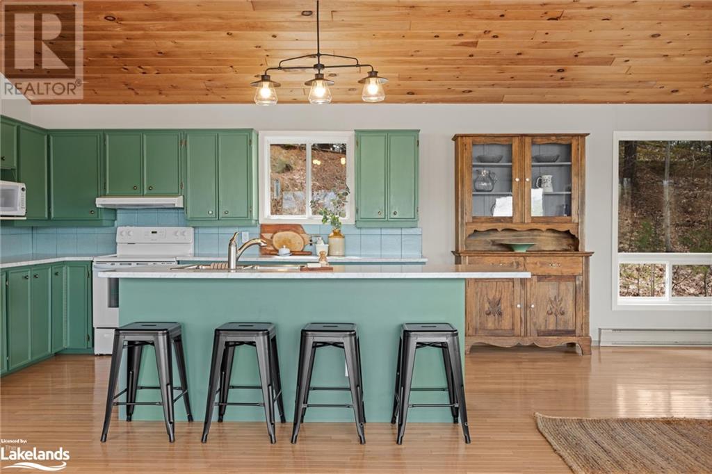 1020 Pine Ridge Road, Gravenhurst, ON, P1P 1R3 40571500 Laura and