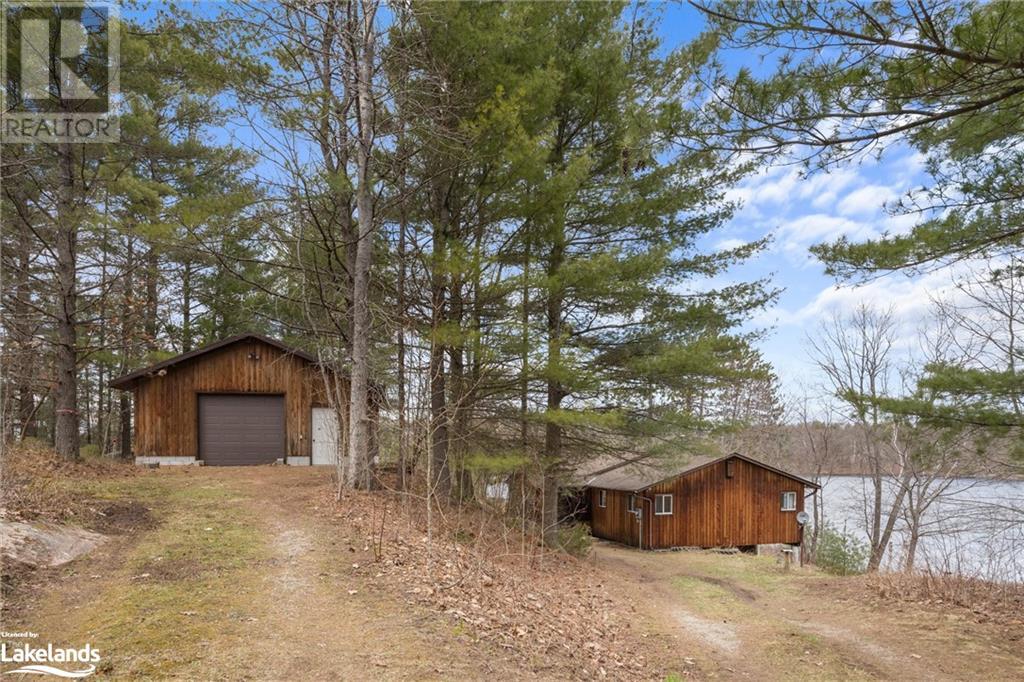 1020 Pine Ridge Road, Gravenhurst, ON, P1P 1R3 40571500 Laura and