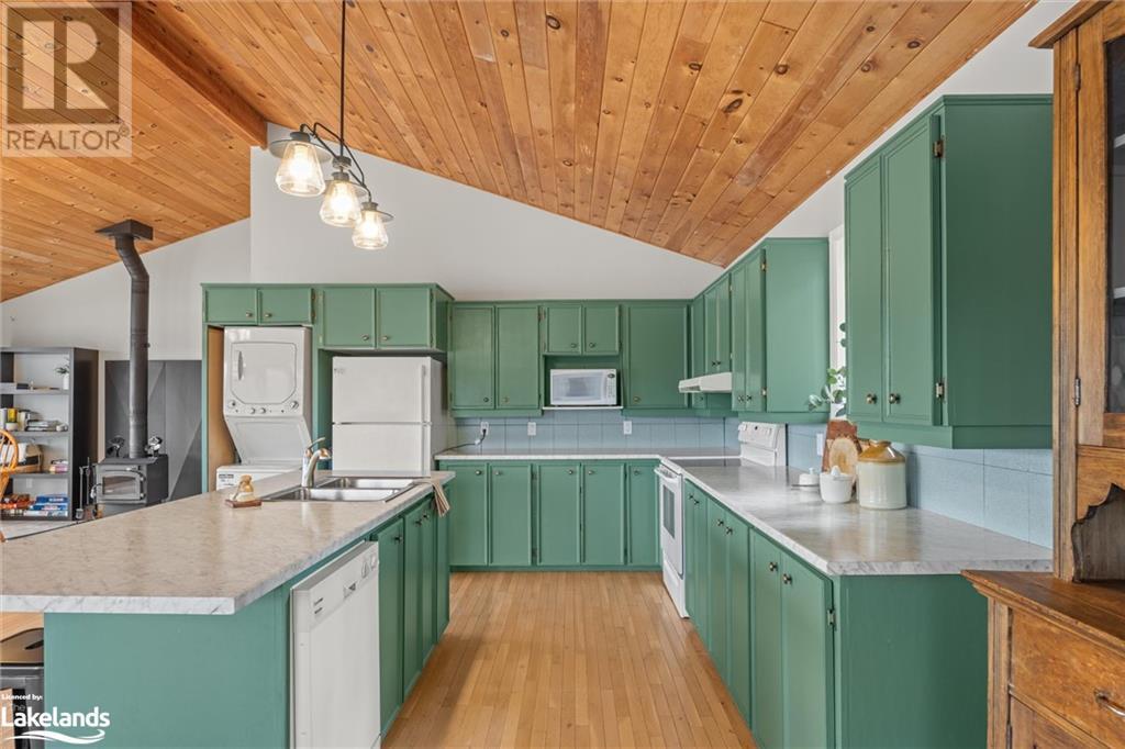 1020 Pine Ridge Road, Gravenhurst, ON, P1P 1R3 40571500 Laura and