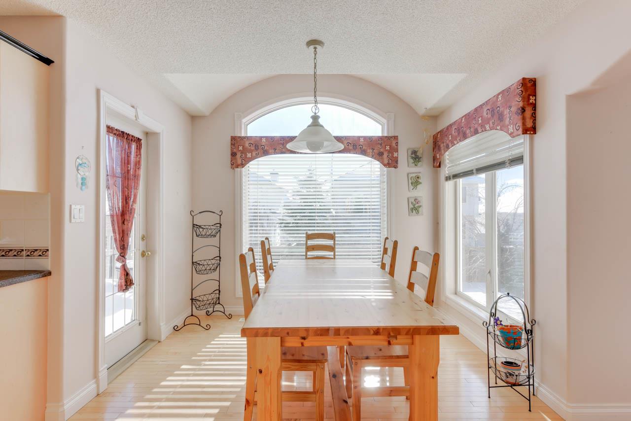 622 Twin Brooks, Edmonton, AB E4145536 Amrit Hunjan