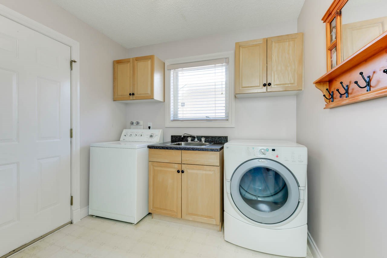 622 Twin Brooks, Edmonton, AB E4145536 Amrit Hunjan