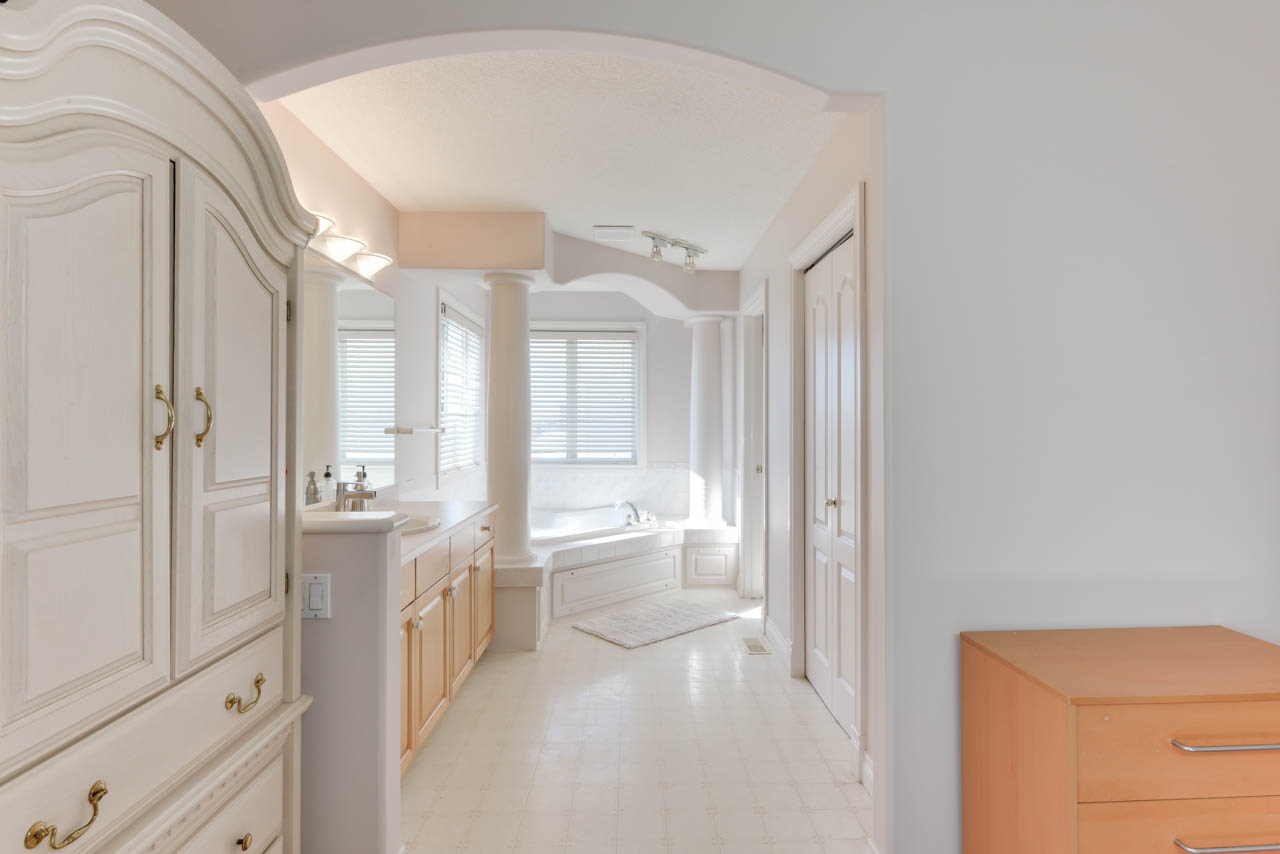 622 Twin Brooks, Edmonton, AB E4145536 Amrit Hunjan