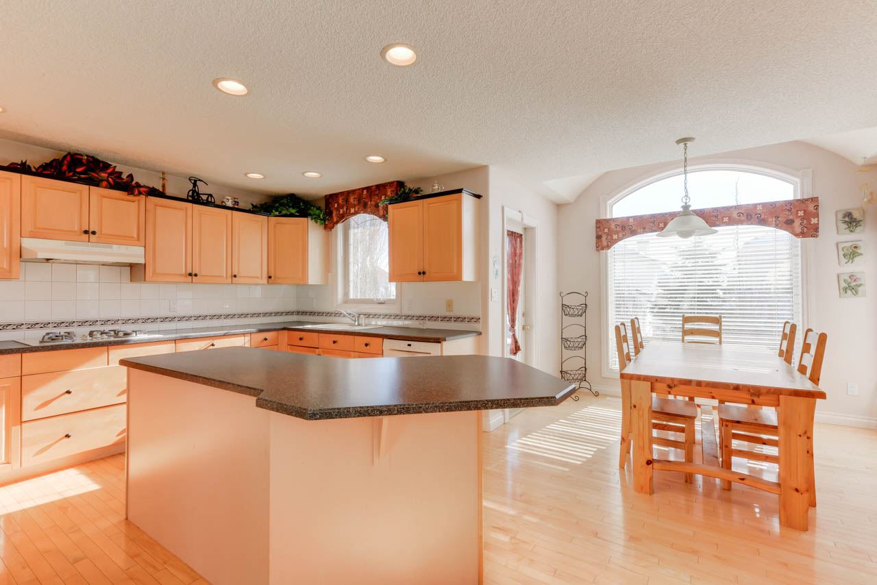 622 Twin Brooks, Edmonton, AB E4145536 Amrit Hunjan