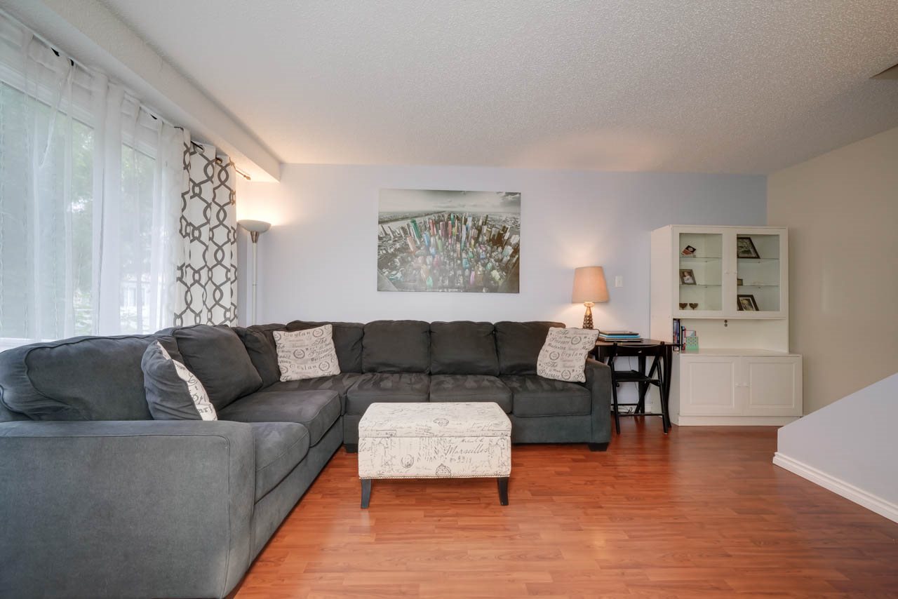 203A Homestead Crescent, Edmonton, AB, T5A 2Y2 E4165235 Linda Holubitsky