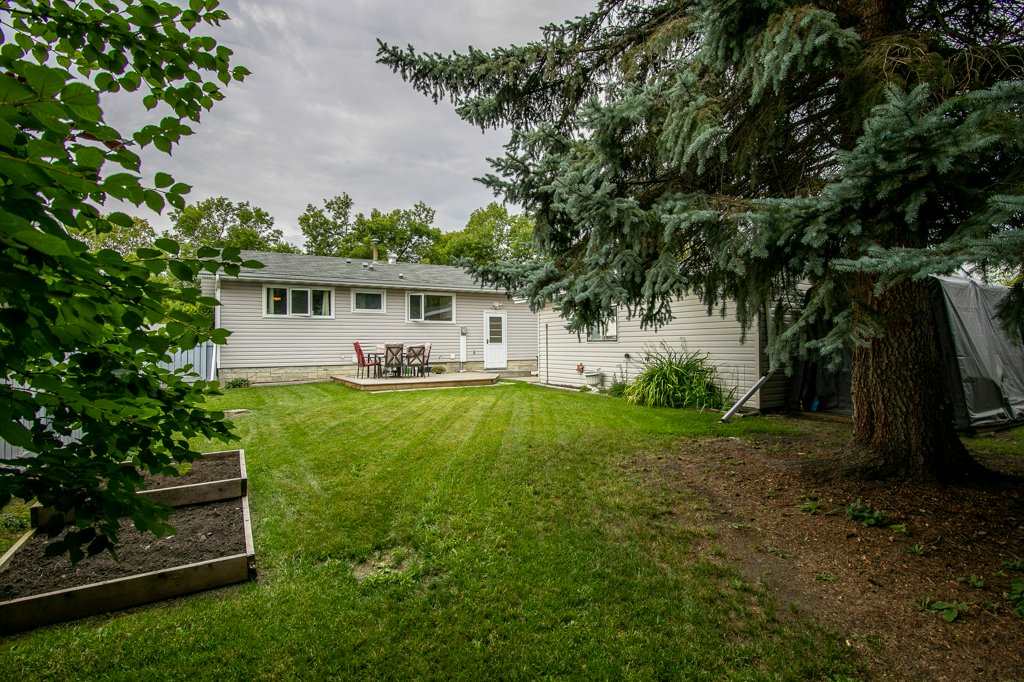 12 Larose Drive, St. Albert, AB, T8N 1S6 E4172665 David Pickering