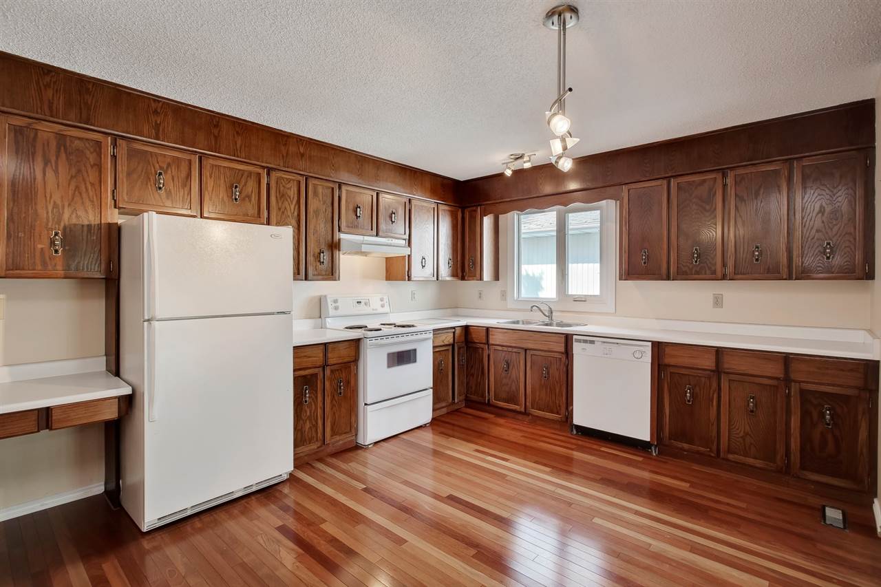 4611 147A Street, Edmonton, AB, T6H 5N3 E4172371 Daniel Israel